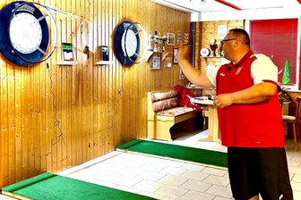 Darts im Aufschwung: SG Motor Thurm mischt jetzt in einer neuen Sportart mit - Bei der SG Motor Thurm kann man jetzt auch Darts trainieren. Im Bild Abteilungsleiter Rico Schmidt.