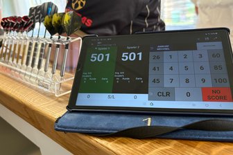 Darts-Marathon weht einen Hauch von Ally Pally ins Erzgebirge - Dartsspieler geben sich dieser Tage im Icehouse Aue die Klinke in die Hand.