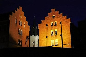 Darum brennt nachts noch Licht im Schloss Hoheneck - Das beleuchtete Schloss Hoheneck: Dort wird mitunter bis in die späten Abendstunden gearbeitet.
