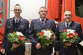 Darum hat diese Stadt im Vogtland einen neuen Wehrleiter - Stadtwehrleiter Stefan Neumann (re.) und seine Vize Mirko Wölfel (Mi.) und Stephan Beutner.