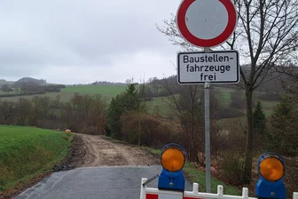 Darum ist die Straße nach Ruderitz voll gesperrt - Die Straße nach Ruderitz ist gesperrt.