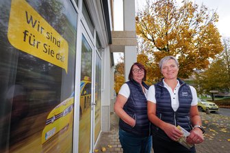 Darum wurde die ADAC-Geschäftsstelle in Plauen umgebaut - Cornelia Illner und Anja Laukner (rechts) gehören zum Team der ADAC-Geschäftsstelle in Plauen.