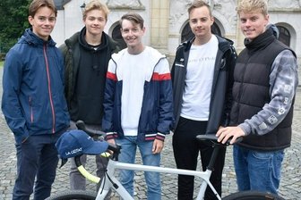 Das Abenteuer ihres Lebens - Diese fünf Vogtländer sind mit dem Rad nach Marseille gefahren und haben dabei 1450 Kilometer zurückgelegt: Bertram Knoche, Oleg Hänig, Elias Werner, Erik Goßler und Manuel Walz (von links).