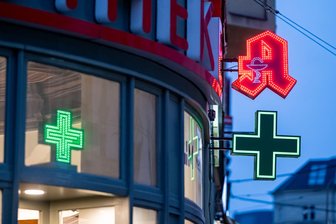Das Apotheken-Netz schrumpft noch weiter - Die Zahl der Apotheken ist seit Jahresbeginn weiter gesunken. (Archivbild)