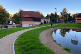 „Das Areal erwacht zum Leben“: Aus Thierbachs einst unansehnlichem Dorfkern ist eine Idylle geworden - Das bislang unansehnliche Gelände in Thierbach ist eine Idylle geworden.