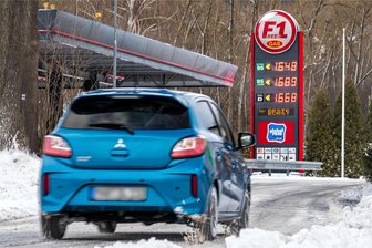 Das Aus für Super 95: Lohnt sich für Erzgebirger der Tanktrip nach Tschechien noch? - Rund 400 Meter Luftlinie trennen die F1-Station im tschechischen Brandau und die Shell-Tankstelle in Olbernhau-Grünthal.