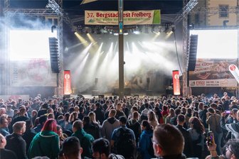 Das Bergstadtfest in Freiberg als Konstante der Traditionen - Das Programm auf der Obermarkt-Bühne zum Bergstadtfest in Freiberg lockt viele Gäste an.