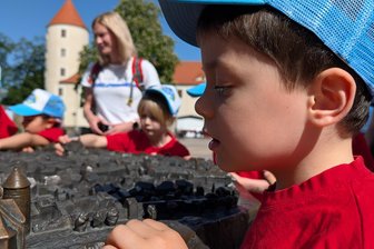 Das bietet die besondere Freiberger Kinderstadtführung: Ein Tag Welterbe - Die besondere Stadtführung für Vorschulkinder vermittelt Freiberger Stadtgeschichte.