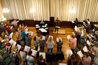 „Das bringt die Kirche zum Beben“: Besonderes Konzert in Glauchau - Im Lutherhaus in Glauchau probte der Projektchor für das Konzert am Sonntag.