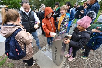 Das Chemnitzer Heckert-Gebiet hat jetzt einen neuen Trinkbrunnen - Direkt am ersten Tag erfreut sich der Trinkbrunnen an der Wilhelm-Firl-Straße großer Beliebtheit.