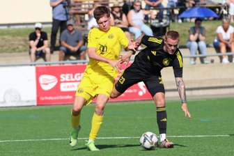 Das Chemnitzer Quartett im Landesfußball: Titelkampf, Torjägerschwund und Totalabsturz - Am letzten Spieltag vor der Sommerpause blieben die vier Chemnitzer Teams auf Landesebene unter sich. Handwerk Rabenstein (hier Kim Leon Weigel, rechts) siegte mit 1:0 beim VfB Fortuna (hier Liam Lenz).