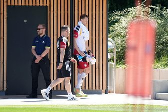 Das denken Tah und Schlotterbeck über die Neuer-Rückkehr - Manuel Neuer am Trainingsplatz der Fußball-Nationalmannschaft. 