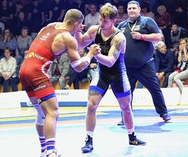 Das Derby der Kellerkinder - Im Vorjahr gab es das Duell zwischen Germanias Marco Stoll (rechts) und Routinier Christian Fetzer. Damals siegte Fetzer mit 8:2. Sollte es am Samstag zum Rückkampf kommen, will Stoll den Spieß umdrehen. 