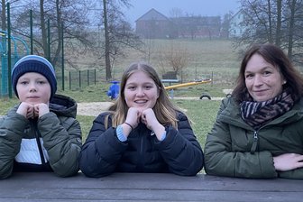 Das Dorf mit den jüngsten Gemeinderäten in Sachsen: So schreibt Heinsdorf Geschichte - Gemeinsam reden, bewegen und gestalten: Das ist das Motto, hinter dem sich Ludwig Wolf, Hanna Schubert und Kristin Schubert (von links) versammeln. Im Jugendclub Unterheinsdorf wird Donnerstag, 17 Uhr, Geschichte geschrieben.