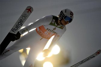 Das Ende von Germina: Warum „fluege.de“ abgestürzt ist und es in Deutschland keinen Hersteller mehr für Sprungski gibt - Norwegens Olympiasieger Marius Lindvik war jahrelang Repräsentant von Fluege.de-Ski, die in der ehemaligen Germina-Schmiede in Floh-Seligenthal hergestellt wurden.