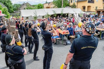 Das erwartet die Mittelsachsen diese Woche: Von Schenkung bis Männertag - Zum Vatertag steigt am Busplatz in Milkau die Himmelfahrtsfeier der Schalmeien - hier ein Foto von 2022. 