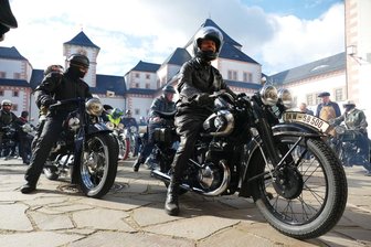 Das Erzgebirge knattert: Burgen- und Schlösserfahrt führt heute von Augustusburg nach Oberwiesenthal - 
