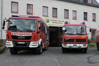 Das erzgebirgische Auerbach feiert weiter: Ab Samstag geht's drei Tage rund - Am Montag wird am Auerbacher Feuerwehr-Gerätehaus der Maibaum aufgestellt. 