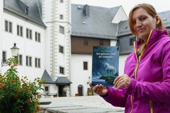 "Das geheime Land der Einhörner" - 31-jährige Zschopauerin veröffentlicht ihr erstes Buch - "Das geheime Land der Einhörner" heißt das erste Buch der Zschopauerin Jenny Hoffmann, die das Schreiben einfach liebt.