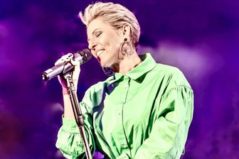 Das große Weihnachtfest für Schlagerfans macht Station im Tivoli Freiberg - Alexandra Hofmann führt durch das große Weihnachtsfest am 9. Dezember im Tivoli Freiberg.