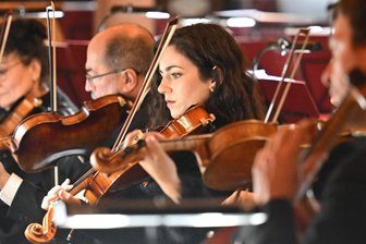 Das hat das erste Januarwochenende im Erzgebirge zu bieten - Die Erzgebirgische Philharmonie Aue gastiert am Sonntag zum Neujahreskonzert in Olbernhau.