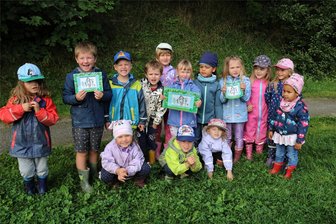 Das Haus, das dem Stadtbrand trotzte: Kinder aus dem Erzgebirge gestalten Buch zu besonderem Gebäude - Die Rasselbande-Kinder der Kita Regenbogen haben ein Buch über ein Stück Johanngeorgenstädter Geschichte verfasst.