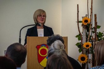 „Das hier richtet sich gegen meine Person und ist feige“ – Bürgermeisterin im Erzgebirge macht Straftat öffentlich - Silke Franzl ist seit 2015 Bürgermeisterin der Stadt Ehrenfriedersdorf. Diese Aufnahme entstand Mitte August bei der Einweihung der Grundschule.