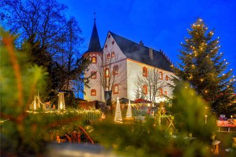 Das ist am dritten Advent in Auerbach und Reichenbach los - Am Netzschkauer Schloss findet am dritten Adventswochenende die Schlossweihnacht statt. Ein buntes Unterhaltungsprogramm mit Musik, Schauspiel und Feuershow erwartet die Besucher. Auch anderswo ist wieder jede Menge los.