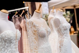 Das ist am Wochenende im Erzgebirge los: Hochzeitsmesse, Liederabend, Nachtrodeln - Ob Brautmoden-Anbieter, Goldschmied oder Florist: Zahlreiche Dienstleister sind am Wochenende bei einer Hochzeitsmesse im Erzgebirge vertreten.