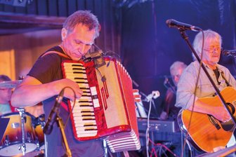 Das ist am Wochenende im Raum Aue und Schwarzenberg los: Gute Musik und edle Langohren im Rampenlicht - Die „Wanderer“ sind am Samstag in der Moosheide in Zwönitz zu Gast.