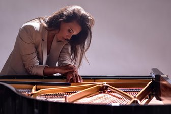 Das ist am Wochenende im Raum Aue und Schwarzenberg los: Klassik, Kurzfilm und Geflügel - Die mehrfach ausgezeichnete Pianistin Kateryna Titova spielt im Erzgebirge.