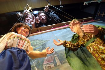 Das ist am Wochenende im Raum Aue und Schwarzenberg los: Marionetten-Theater, Hammerfest, Party - Das Marionettentheater von Evelyn und Uwe Dombrowsky ist aktuell zu Gast in Zschorlau.