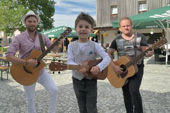 Das ist am Wochenende im Raum Aue und Schwarzenberg los: Musikfest, Sommerparty, Weltyoga - Franz Günther, John Mertsching und Georg-Stefan Seidl (v. l.) sind vor drei Jahren bei der Fête de la Musique aufgetreten.