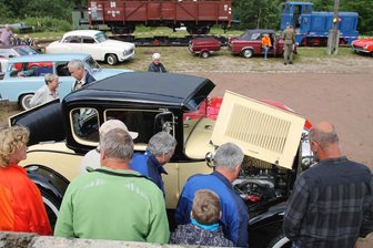 Das ist am Wochenende im Raum Aue und Schwarzenberg los: Oldtimer-Treffen, Techno-Party, Biker-Gottesdienst - Alte Fahrzeuge können am Samstag am Bahnhof Schönheide Süd bewundert werden.