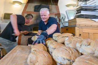 Das ist am Wochenende im Raum Aue und Schwarzenberg los: Viel Musik, Feste, Märkte und Comedy - Ins Backhaus Schlema wird für Samstag zum Frühlingsbacken eingeladen.