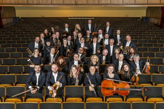 Das ist am Wochenende im Raum Stollberg los: Neujahrskonzert, Winterdorf und Party bis spät in die Nacht - Die Erzgebirgische Philharmonie Aue spielt in der Stadthalle Oelsnitz.