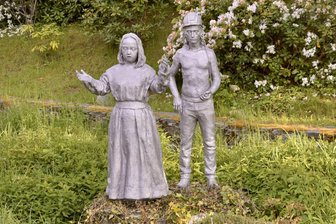 Das ist am Wochenende im Raum Stollberg los: Purple-Path-Kunst, Rockkonzert, Hoffest - Dieses Kunstwerk von Christina Doll wird am Samstag in Hohndorf mit einem Festakt offiziell eingeweiht.