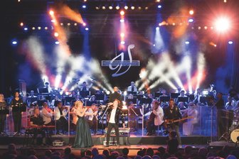 Das ist am Wochenende im Vogtland los: Philharmonie spielt Queen, Eis für den guten Zweck und viele Feste - In der Queen Classic Night präsentiert die Vogtland Philharmonie im Plauener Parktheater die Hits von Freddie Mercury.