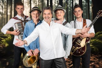Das ist am Wochenende in der Region Aue-Schwarzenberg los: Ein Konzert für Frauen und eine Galerie feiert Geburtstag - Rups mit seiner Gang. Peter Kreißl (2.v.l.) ist inzwischen aber ausgeschieden.