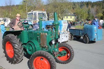Das ist an Himmelfahrt und am Wochenende in Aue und Schwarzenberg los: Eisenbahntage, Treckerrundfahrt und Feiern - Zu Himmelfahrt tuckern traditionell Trecker durch Schönheide.
