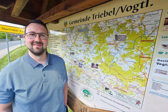 Das ist der neue Macher im kleinsten Bürgermeisterbüro des Vogtlands - Christopher Groß (Freie Wähler) ist zum ehrenamtlichen Bürgermeister von Triebel gewählt worden.