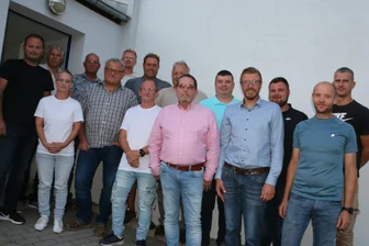 Das ist der neue Rosenbacher Gemeinderat - Der neue Gemeinderat von Rosenbach mit Bürgermeister Michael Frisch (4. v. re.). Auf dem Bild fehlen Norbert Bähren und Roy Michaelis.