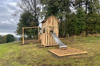 Das ist er – der neue Spielplatz in Gornsdorf - Klein, aber fein: Nicht nur Spielturm und Rutsche werden sicher für viel Spaß sorgen.