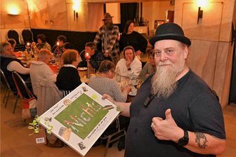 Das ist ja eigenartig: "Kuno" feiert in Hainichen einen runden Geburtstag - Nun ist er 60 Jahre alt: Steffen "Kuno" Kunze zum Auftakt der Feier am Donnerstagnachmittag im Ratskeller in Hainichen.