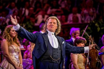 Das ist los am zweiten Adventswochenende in Plauen und Umgebung - Ein Konzertfilm namens „White Christmas“ von André Rieu und seinen Musikern ist am Sonntag, 17 Uhr, im Capitol in Plauen zu erleben.