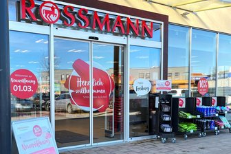 Das ist neu nach der Wiedereröffnung des Freiberger Drogeriemarktes - Der Dorgeriemarkt Rossmann am Bahnhof in Freiberg hat wieder geöffnet.