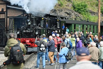 Das ist zu Pfingsten im Erzgebirge los: Von Rundflügen über Truckshow bis Eisenbahnromantik - Hochbetrieb – wie auf diesem Foto – herrscht am Pfingstwochenende sicher wieder bei der Preßnitztalbahn.