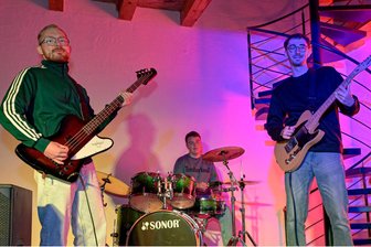 Das könnte kultig werden: Neu gegründete Band der Lauterbacher Kultscheune sucht noch Musiker - Noch proben Robert Engelhardt, Hannes Kaiser und Sean Pascal Müller (von links) jeden Mittwochabend in der Kultscheune an der Bergstraße in Lauterbach noch alleine.