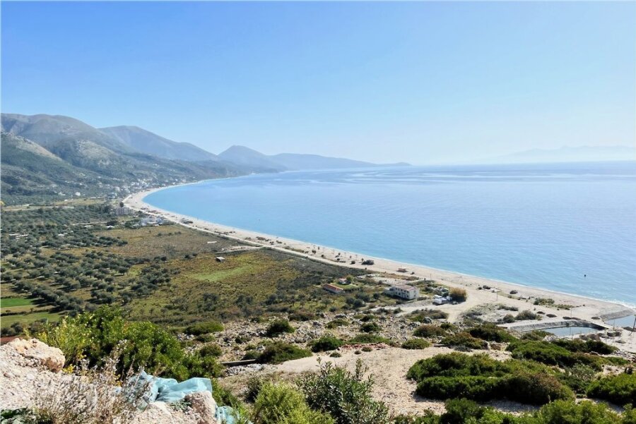Das Land der Bunker - Die albanische Riviera: Zwei Kilometer Sandstrand - und noch völlig unverbaut. 
