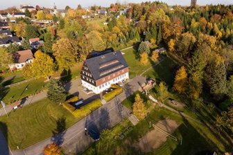 Das Leben kehrt zurück - Die Jugendherberge in Frauenstein ist umgeben von viel Natur und bietet den Gästen reichlich Platz. 